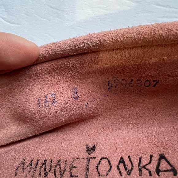 GUC Minnetonka Women's Pink Thunderbird Beaded Moccasin  SZ-8 - Picture 5 of 9